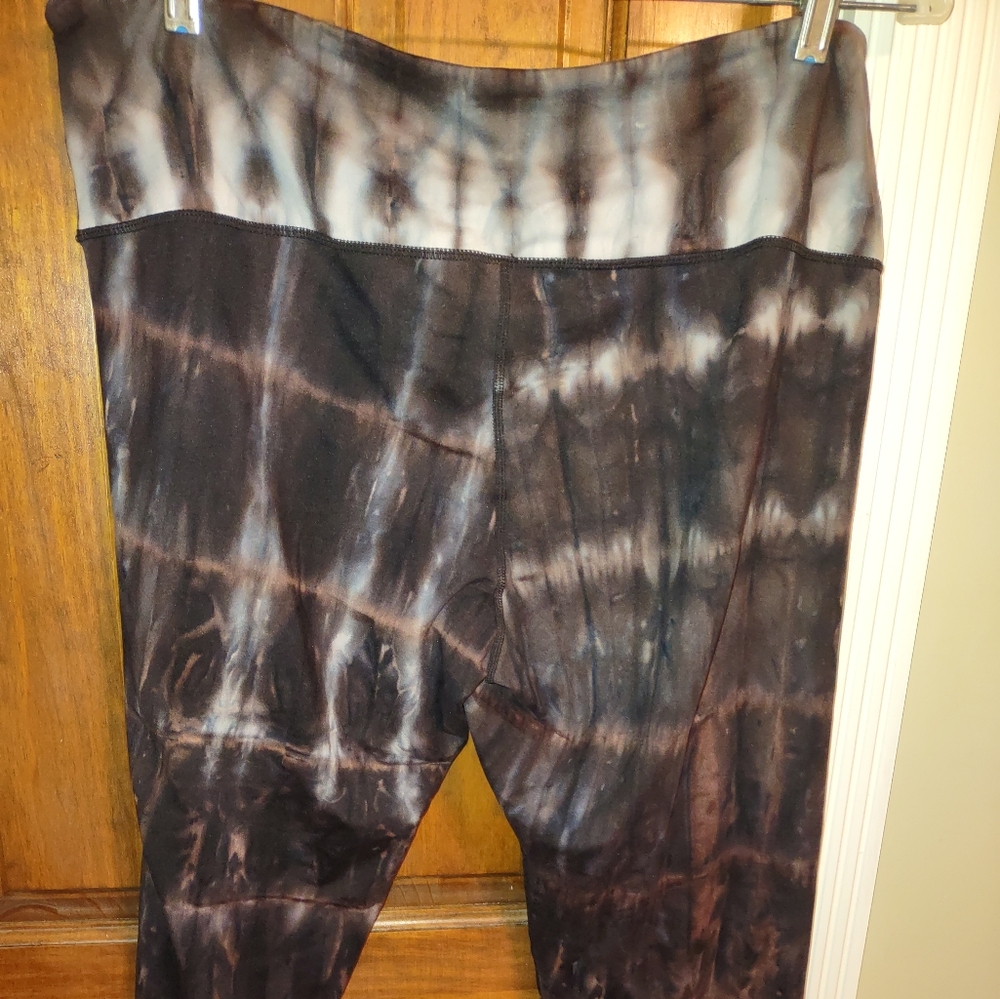 Women's athletic boutique leggings EUC